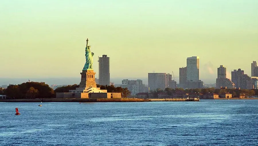 Из Монреаля в Нью-Йорк Le Lyrial 04.10.2026 - 17.10.2026