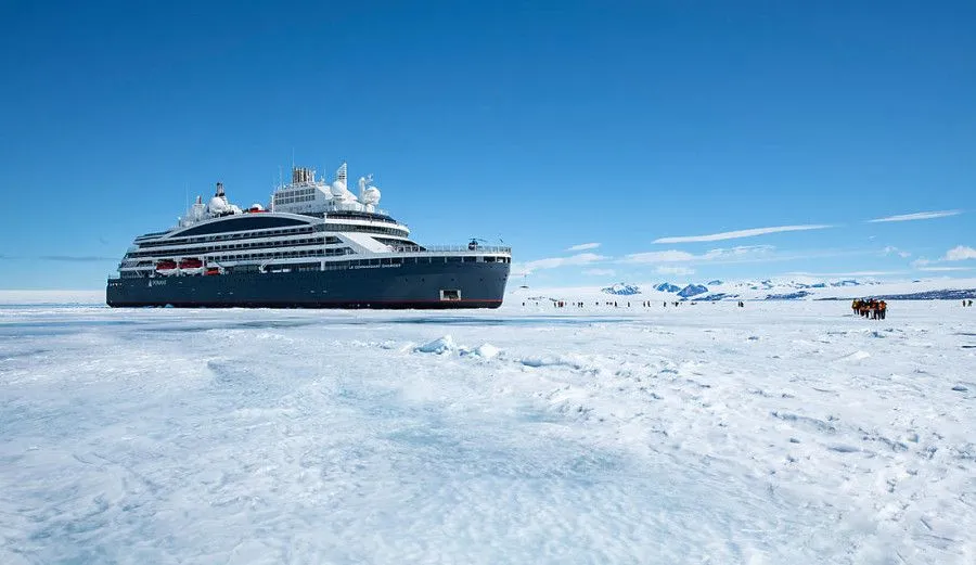 Императорские пингвины моря Уэдделла Le Commandant Charcot