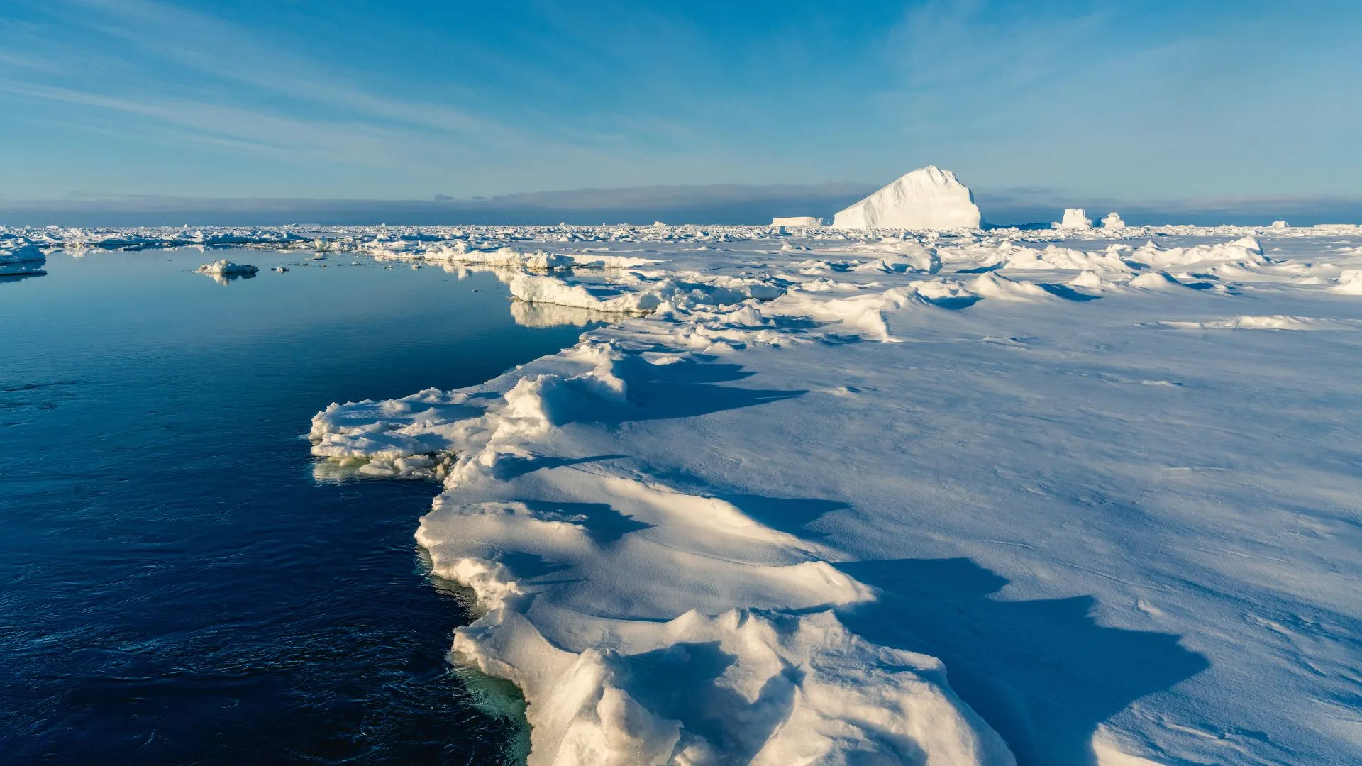 Выбор между экспедицией в Арктику и Антарктиду